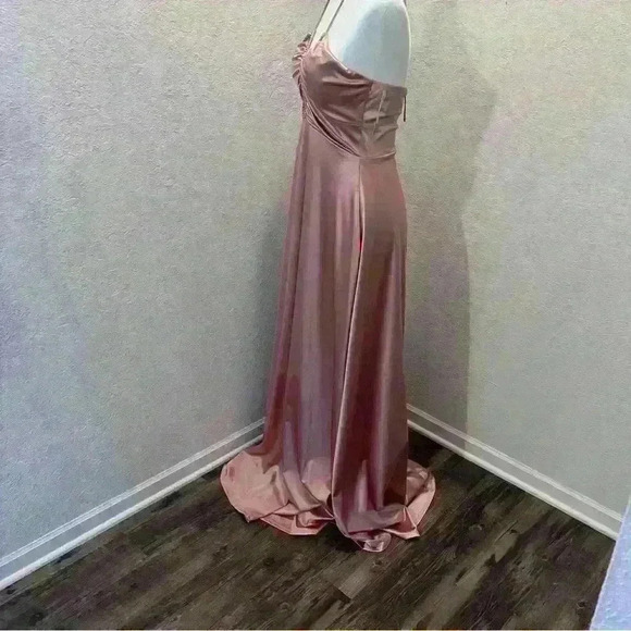 NWT Speechless size 5 Key Hole halter Neck open back mauve pink Satin Gown prom - Picture 2 of 6